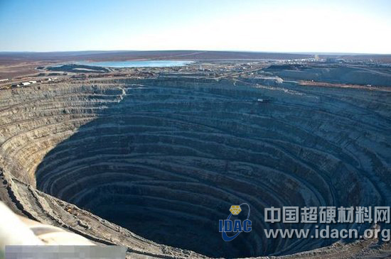 揭秘俄國(guó)全球最大的鉆石坑 氣體能吞直升飛機(jī)
