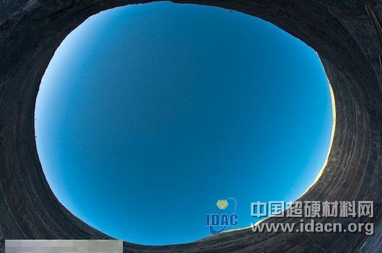 揭秘俄國(guó)全球最大的鉆石坑 氣體能吞直升飛機(jī)