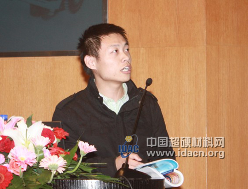 SiC陶瓷的旋轉(zhuǎn)超聲振動磨削研究