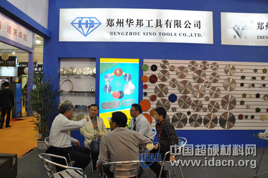 超硬材料協(xié)會秘書長李志宏走訪廈門石材展參展企業(yè)