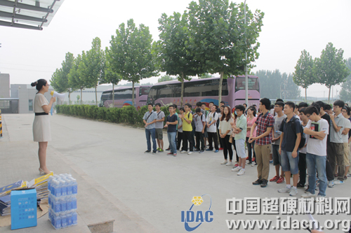 河工大13級(jí)超硬專業(yè)學(xué)生到匯金工廠參觀學(xué)習(xí)