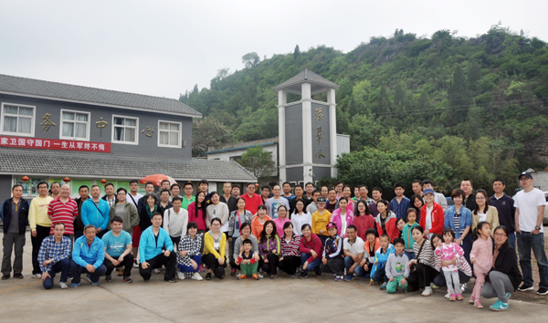 中機(jī)合作成功組織職工到環(huán)翠峪登山健身活動(dòng)