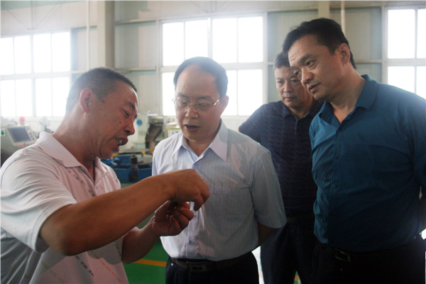 豫西集團董事長陳建華到中南鉆石公司調(diào)研