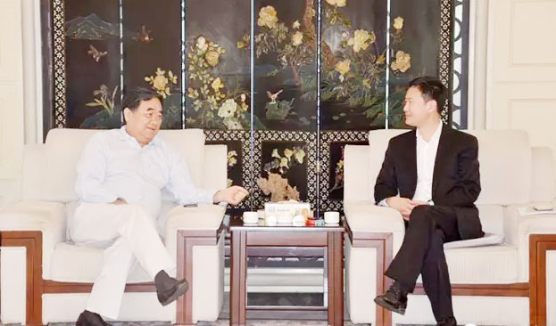 中國國際石墨烯資源產(chǎn)業(yè)聯(lián)盟秘書長一行來圣泉集團參觀調(diào)研