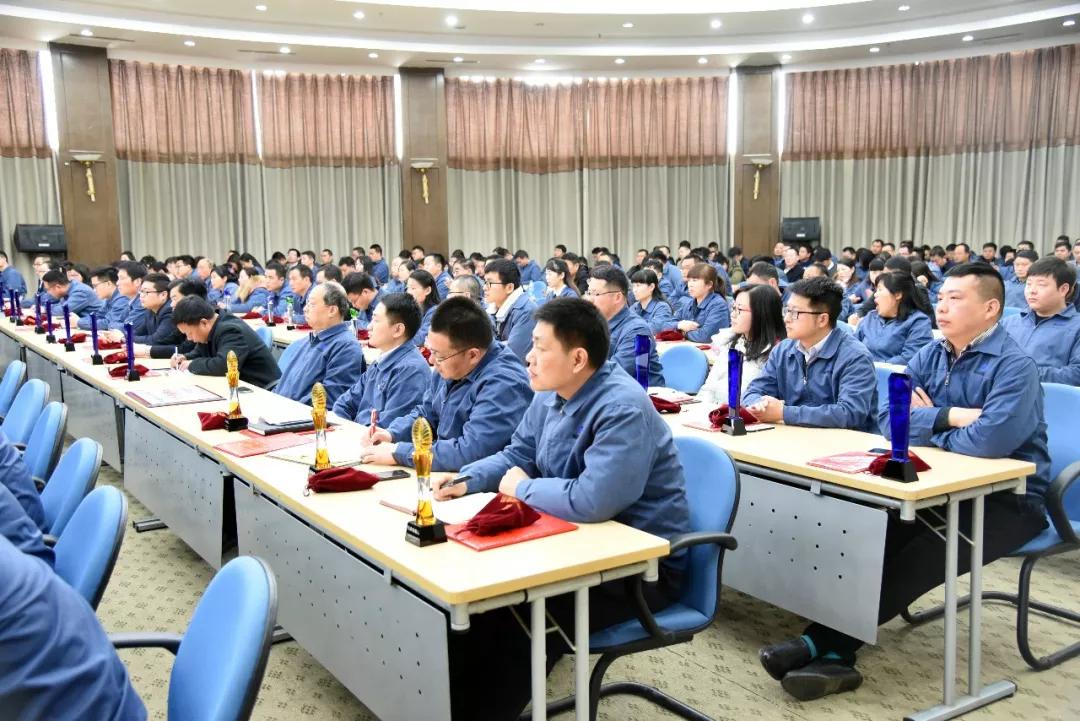 開啟新征程 譜寫新篇章   黃河實業(yè)隆重召開2017年度先進(jìn)表彰暨2018年動員大會