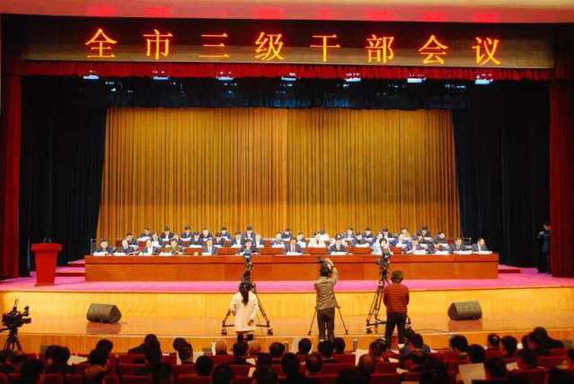 華晶公司榮獲滎陽市2017年度“重點(diǎn)項(xiàng)目投資先進(jìn)企業(yè)獎(jiǎng)”