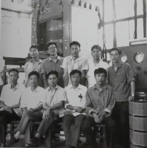 一張六砂六面頂壓機(jī)老照片的故事