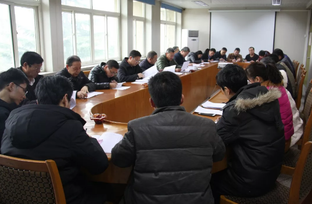 中南鉆石公司召開十二月份黨委理論學(xué)習(xí)中心組擴(kuò)大會(huì)