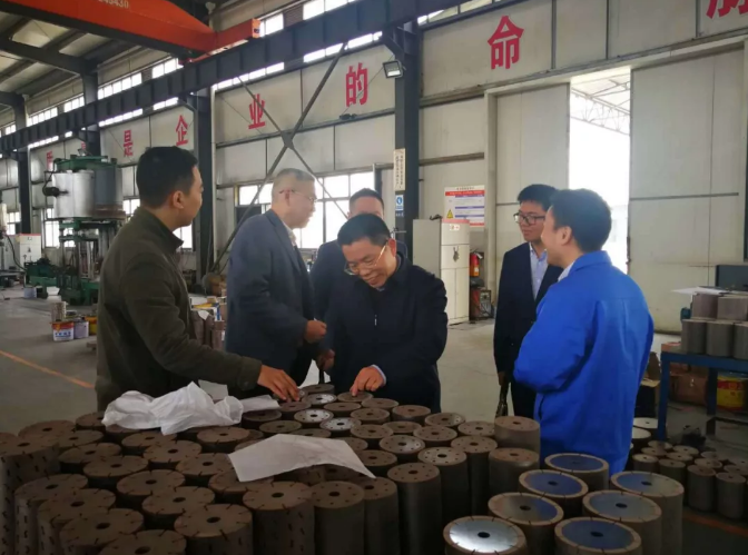 鄂州政策研究室領(lǐng)導(dǎo)一行調(diào)研金剛石產(chǎn)業(yè)