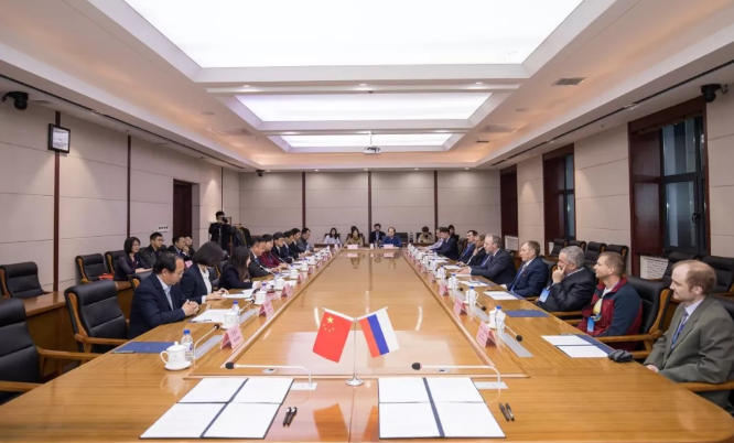 吉林大學(xué)與俄羅斯超硬和新型碳材料研究所簽署合作協(xié)議
