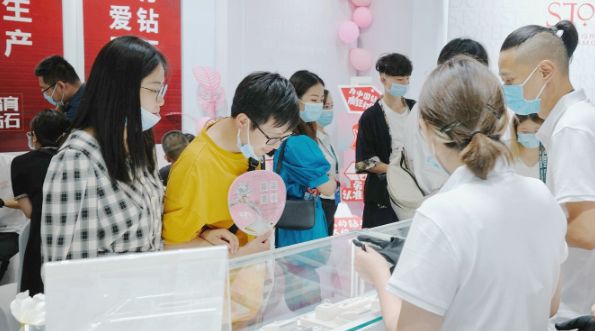 培育鉆石亮相成都婚博會，讓世界見證中國鉆石的魅力