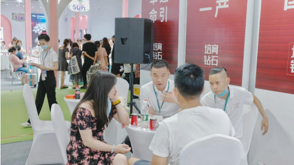 培育鉆石亮相成都婚博會，讓世界見證中國鉆石的魅力