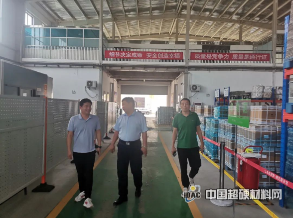中國(guó)超硬材料網(wǎng)總經(jīng)理石超一行走訪調(diào)研禹州超硬材料產(chǎn)業(yè)