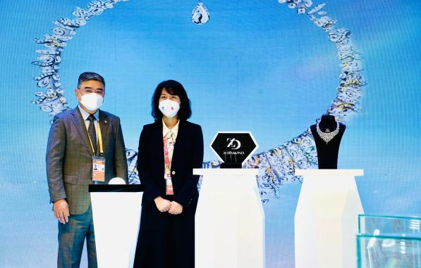 全球首發(fā)首秀！305顆培育鉆石鑲嵌成鉆石項(xiàng)鏈，總重約300克拉