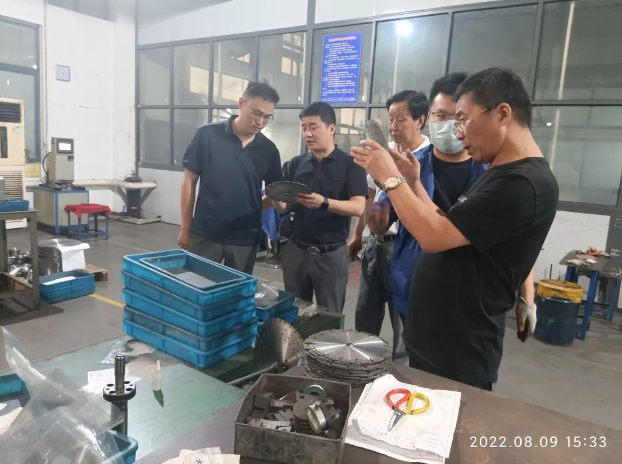 丹陽市超硬材料工具商會向全體會員企業(yè)發(fā)布新年信
