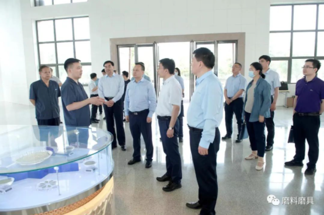工業(yè)和信息化部原材料工業(yè)司司長(zhǎng)陳克龍一行來豫調(diào)研超硬材料產(chǎn)業(yè)發(fā)展情況
