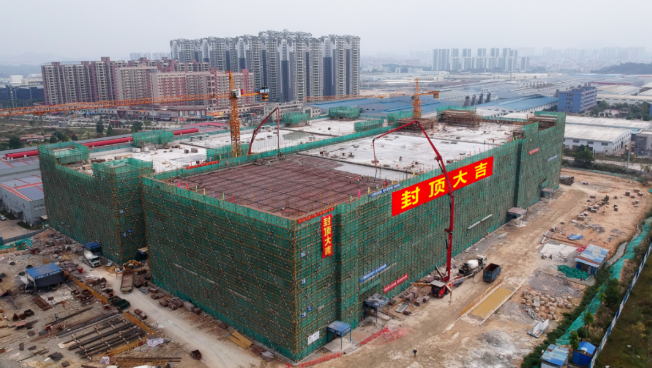 順利封頂！新興奔朗廠區(qū)二期項(xiàng)目建設(shè)刷新“進(jìn)度條”