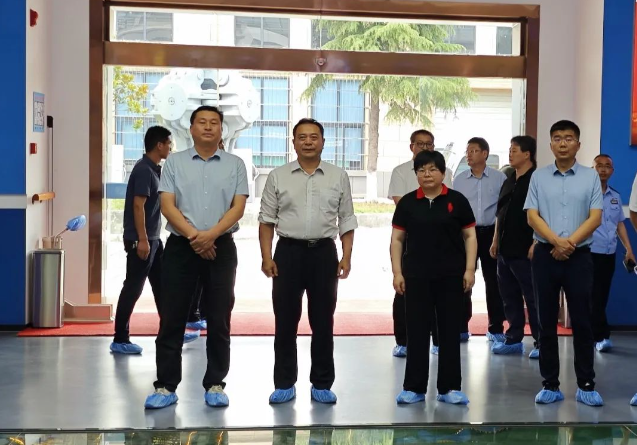 河南省科技廳黨組書(shū)記、廳長(zhǎng)張銳到中南鉆石公司調(diào)研指導(dǎo)工作