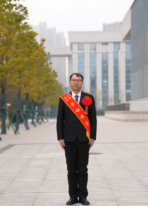 豫西集團(tuán)2024年度勞動(dòng)模范中南鉆石公司郭宏攀、張彬先進(jìn)事跡