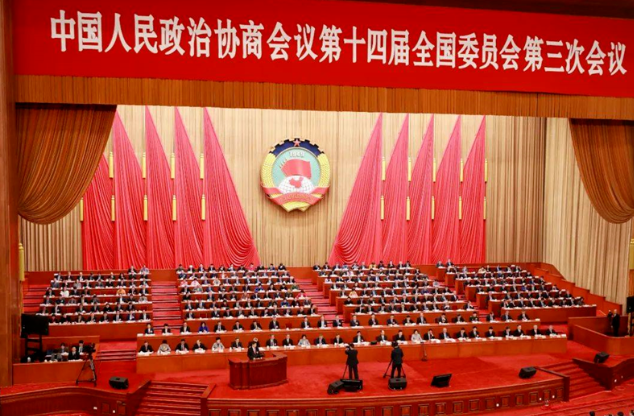 科研逐夢，金剛石之光——單崇新委員攜兩會(huì)精神歸崗啟航
