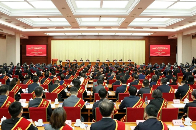 喜訊！厚德鉆石總經(jīng)理龐愛紅榮膺“全國(guó)工業(yè)和信息化系統(tǒng)勞動(dòng)模范”稱號(hào)